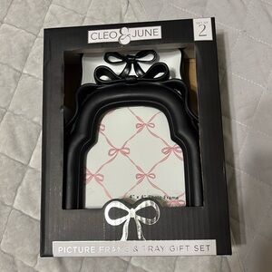 Coquette bow frame and tray set.